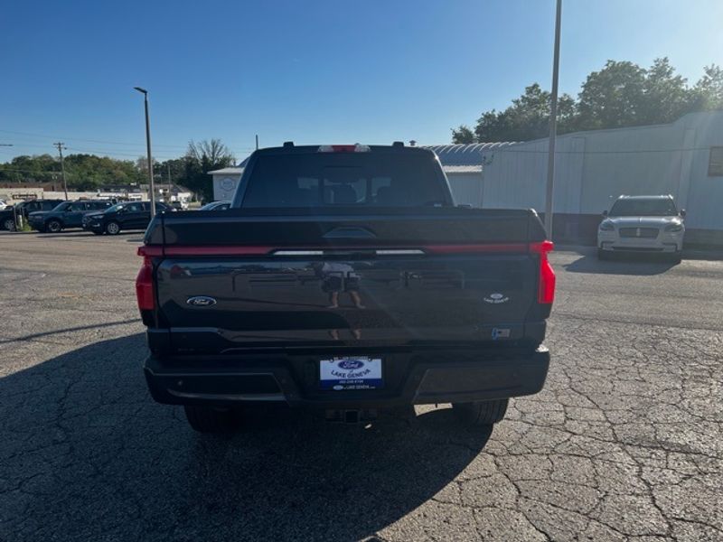 2022 Ford F-150 Lightning Lariat photo 4