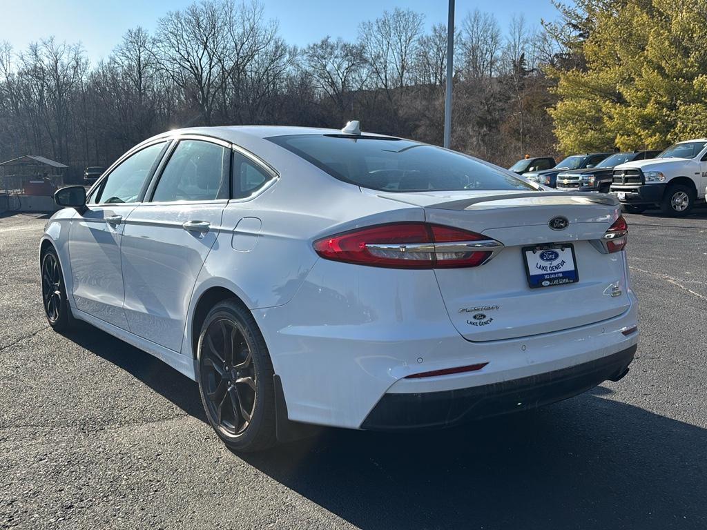 2020 Ford Fusion SE photo 3
