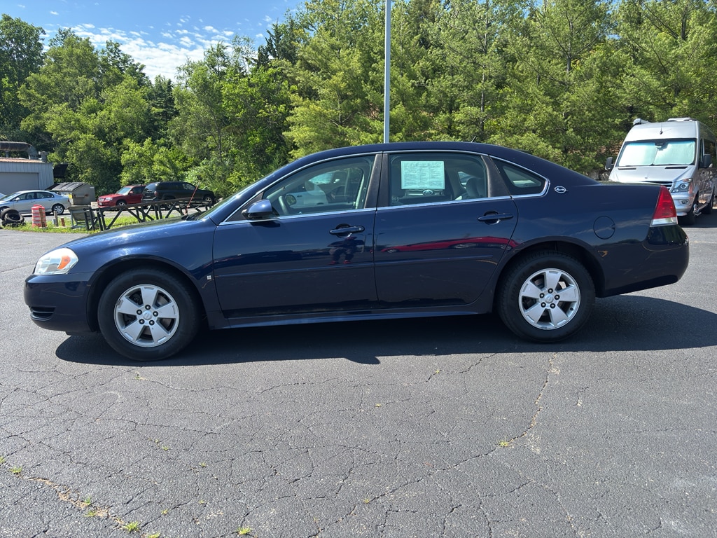 Used 2009 Chevrolet Impala LT with VIN 2G1WT57K891119365 for sale in Lake Geneva, WI