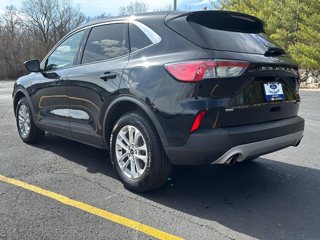 2021 Ford Escape SE Sport photo 3