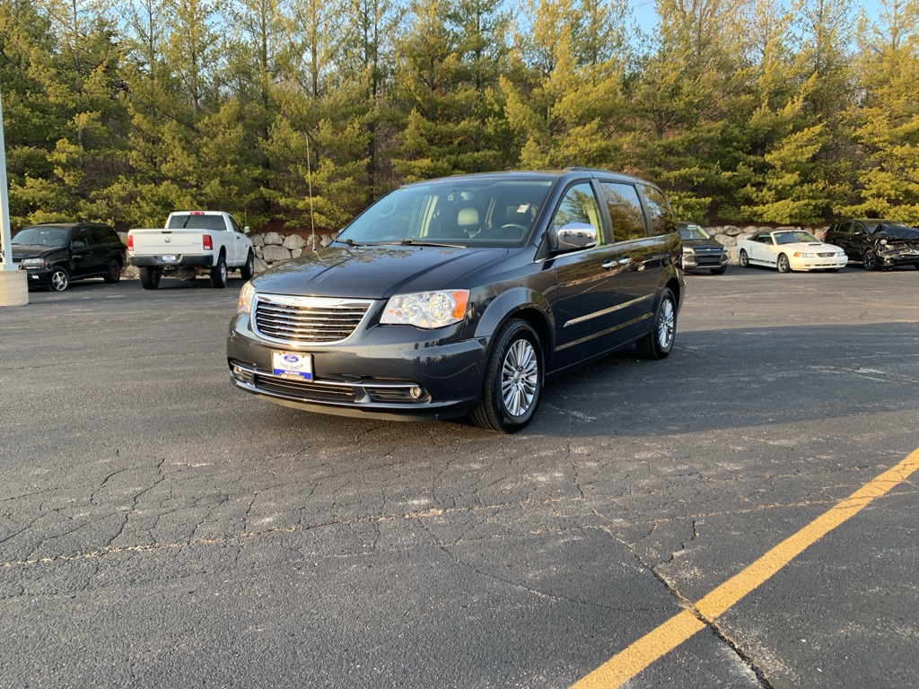 2014 Chrysler Town & Country Touring-L