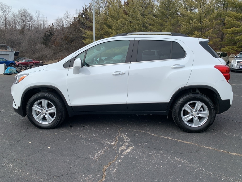 Used 2018 Chevrolet Trax LT with VIN KL7CJPSB8JB659318 for sale in Lake Geneva, WI