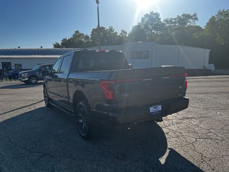 2022 Ford F-150 Lightning Lariat photo 3