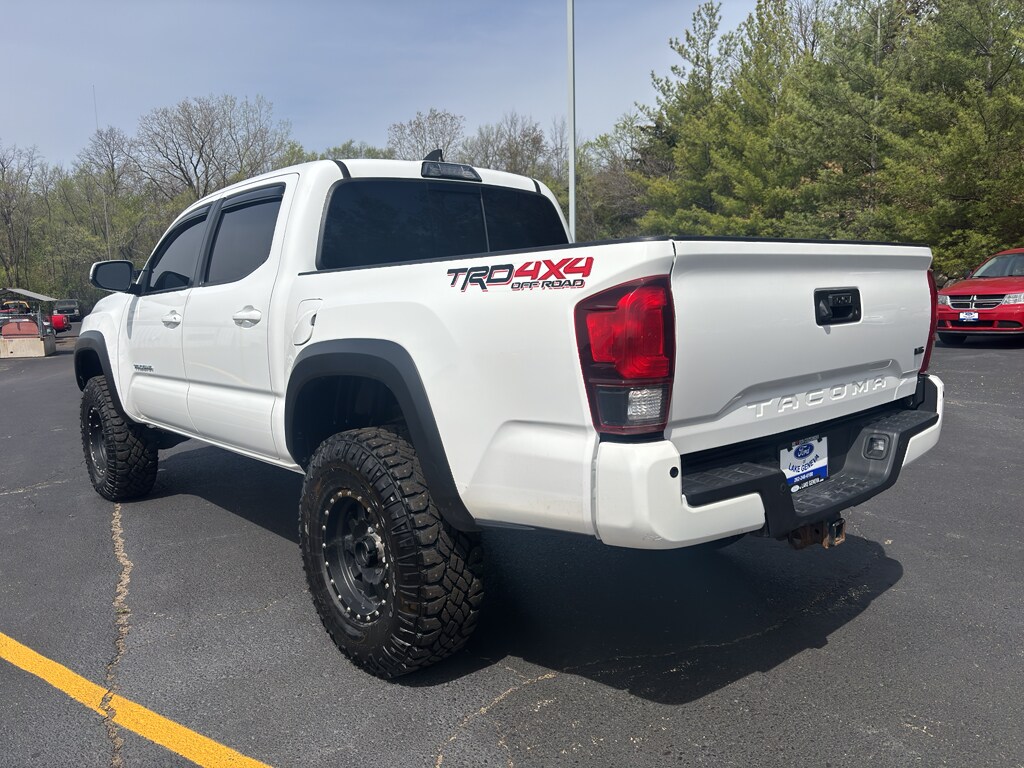 2018 Toyota Tacoma TRD photo 3
