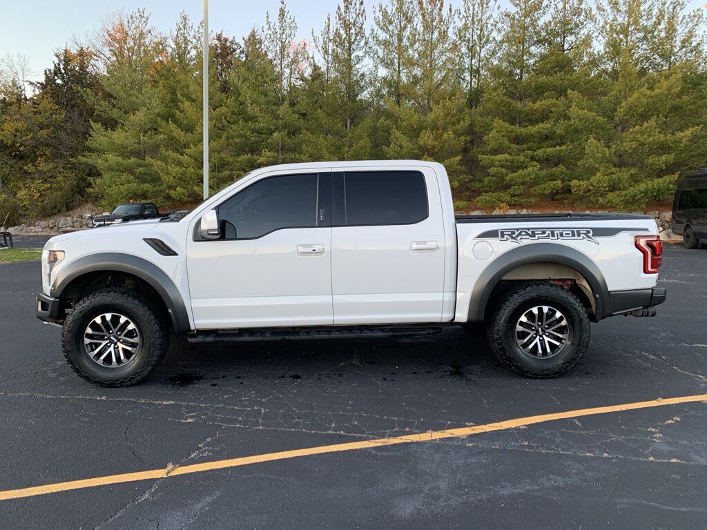 2019 Ford F-150 Raptor photo 2