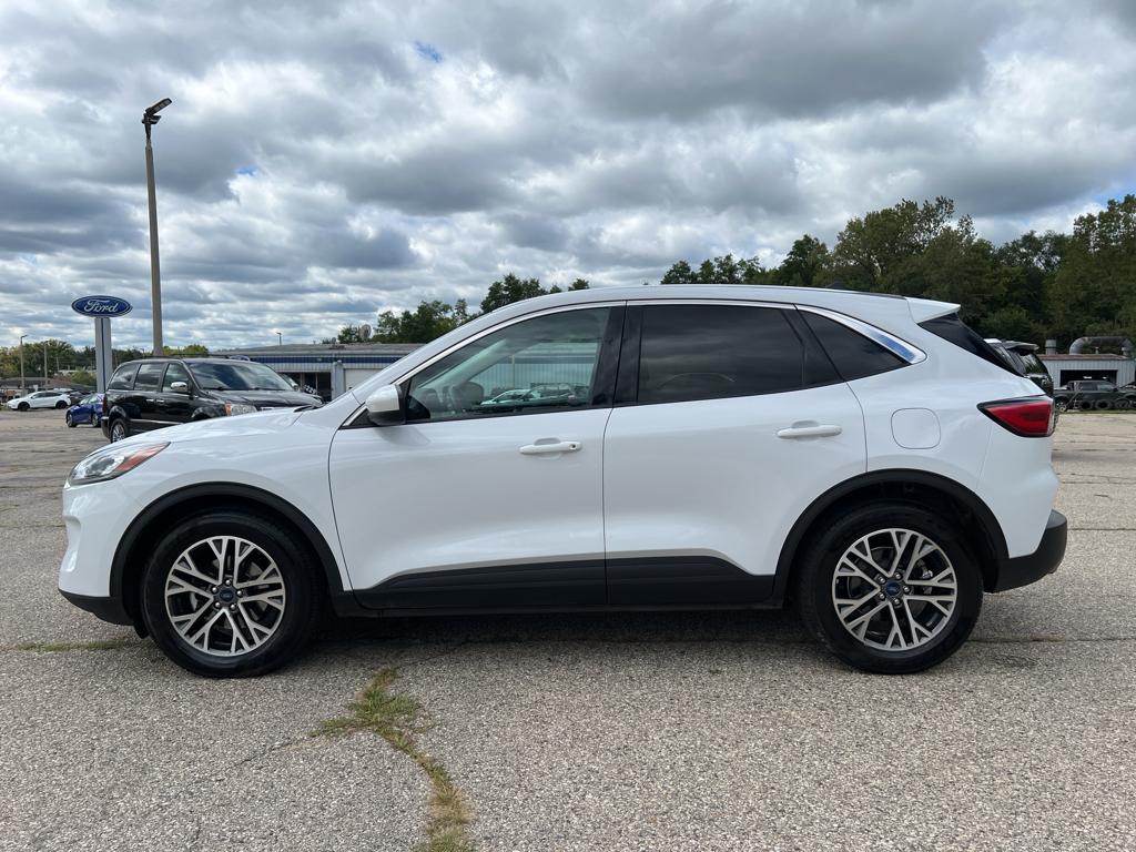 2022 Ford Escape SEL Sport photo 2
