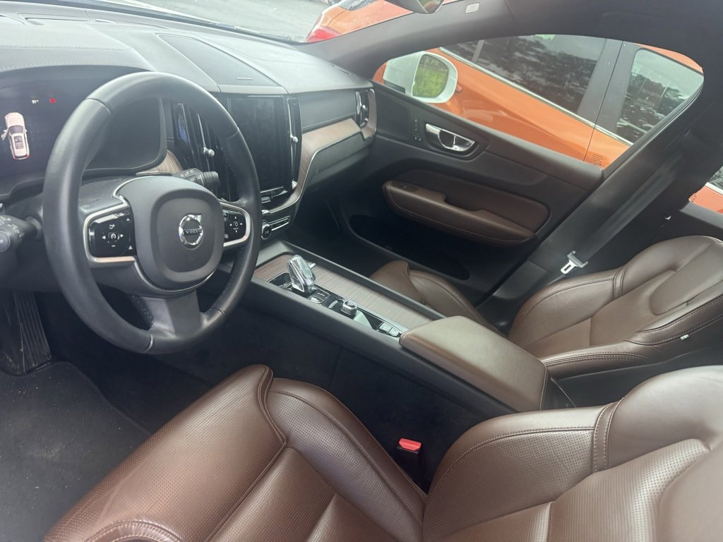 2022 Volvo XC60 Inscription photo 2