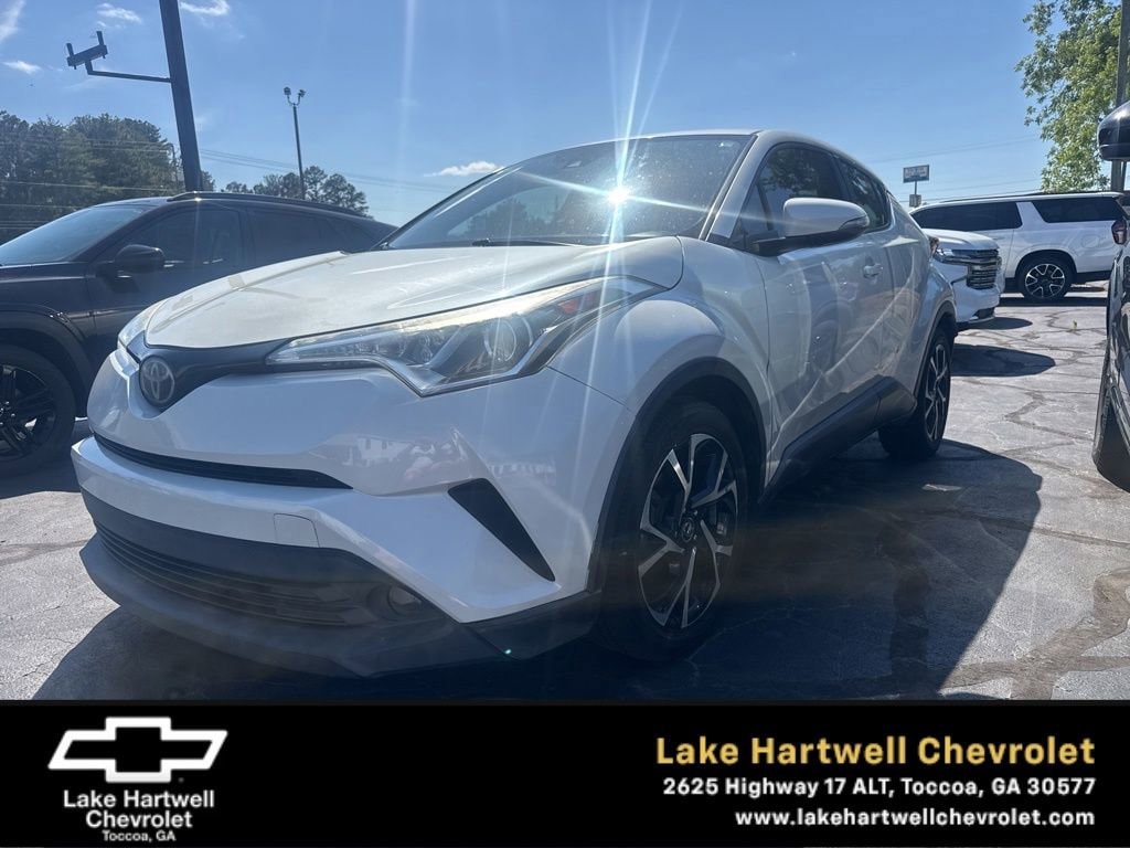 2018 Toyota C-HR XLE Premium's photo