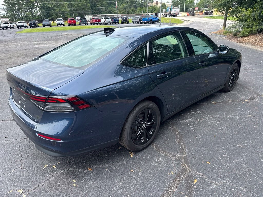 2025 Honda Accord SE - Photo 6