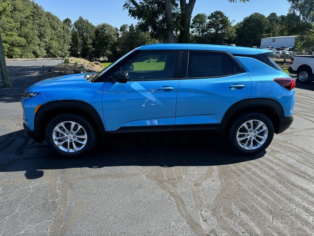 2026 Chevrolet Trailblazer LS photo 2