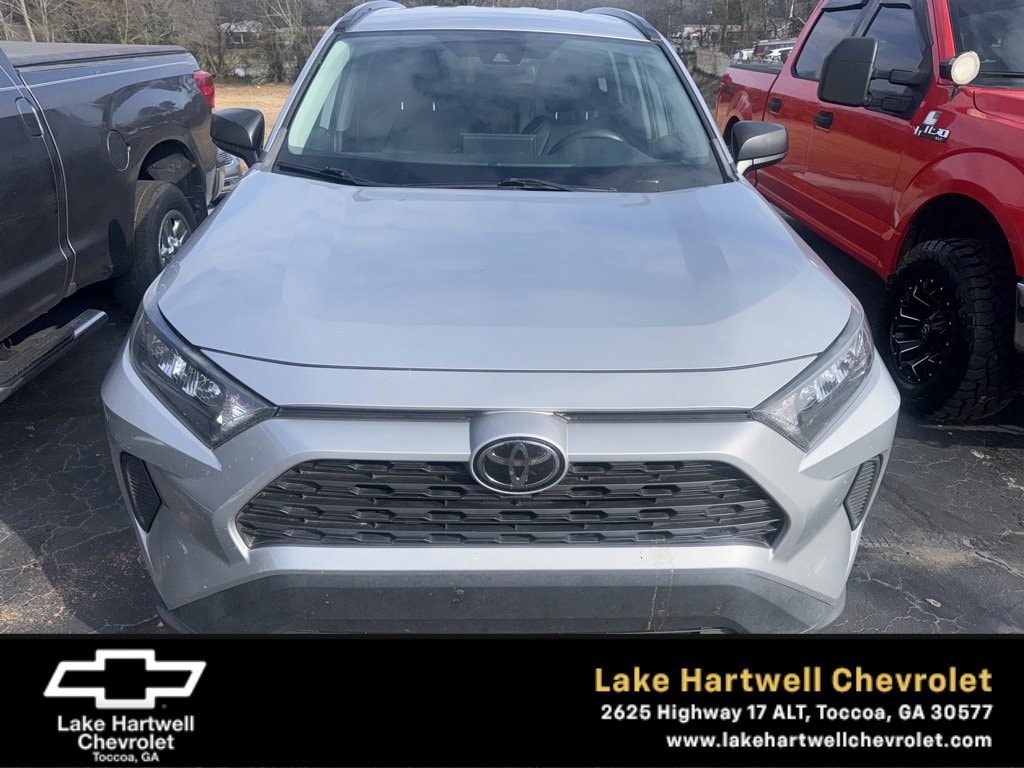 2019 Toyota RAV4 LE's photo