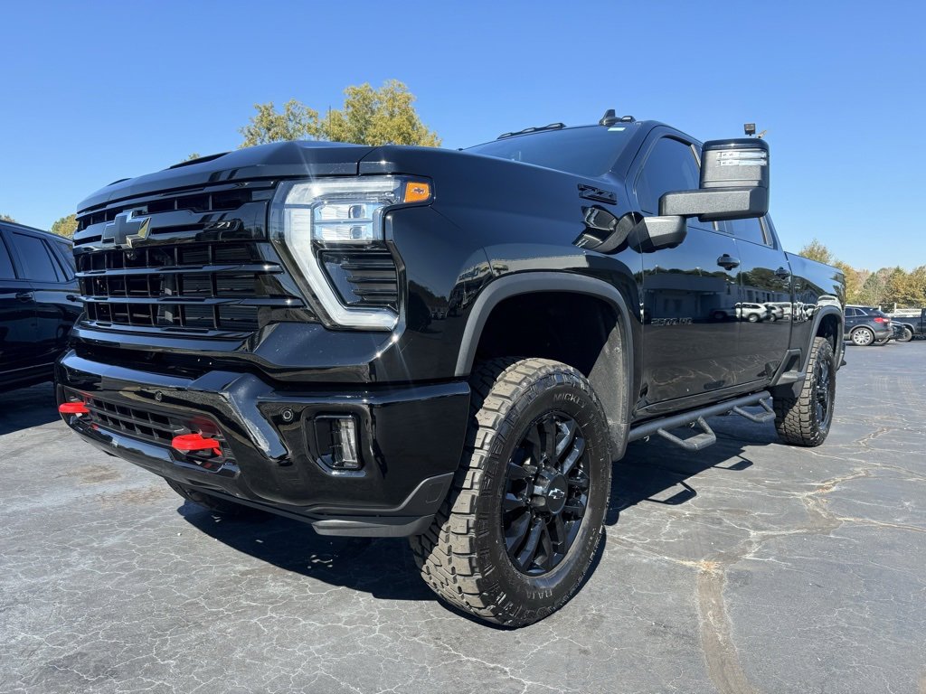 2025 Chevrolet Silverado 2500HD LT photo 2