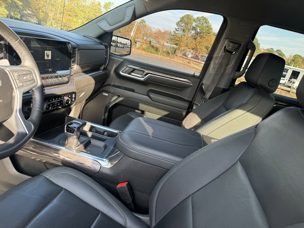 2023 Chevrolet Silverado 1500 LTZ photo 3