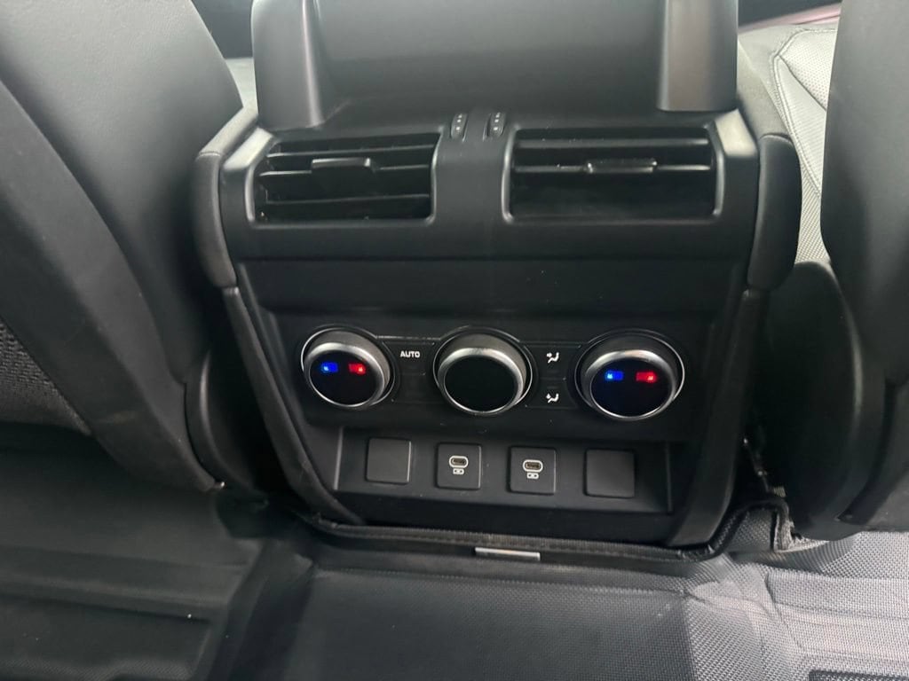 2023 Land Rover Defender X-Dynamic SE - Photo 12