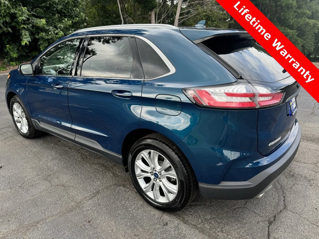 2020 Ford Edge Titanium photo 2