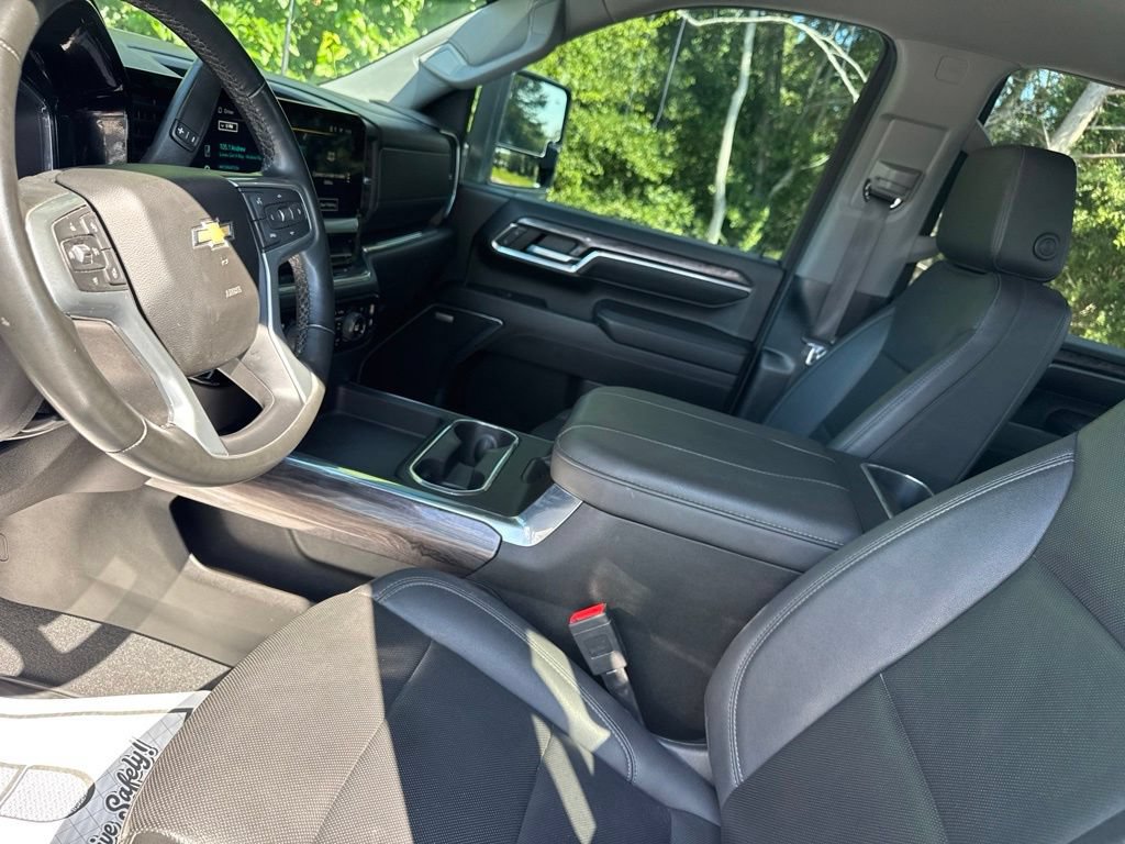 2024 Chevrolet Silverado 3500HD LTZ - Photo 18