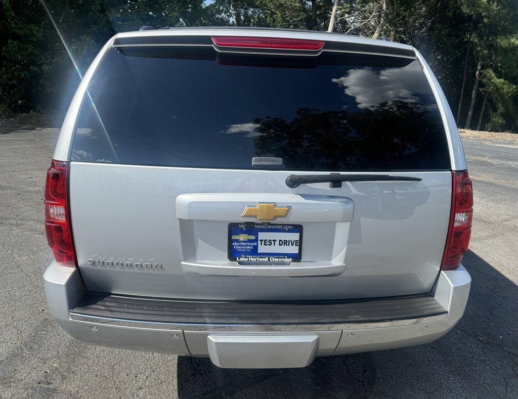 2013 Chevrolet Suburban LTZ photo 3
