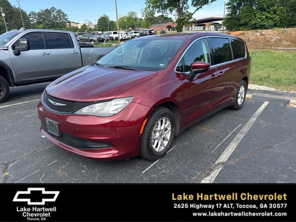 2023 Chrysler Voyager LX's photo