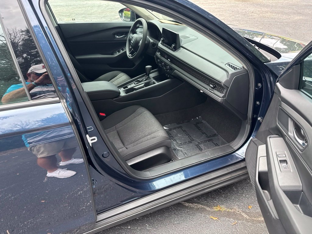 2025 Honda Accord SE - Photo 9