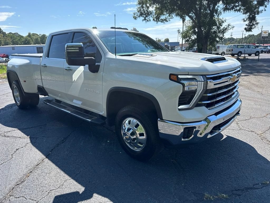 2024 Chevrolet Silverado 3500HD LTZ - Photo 13
