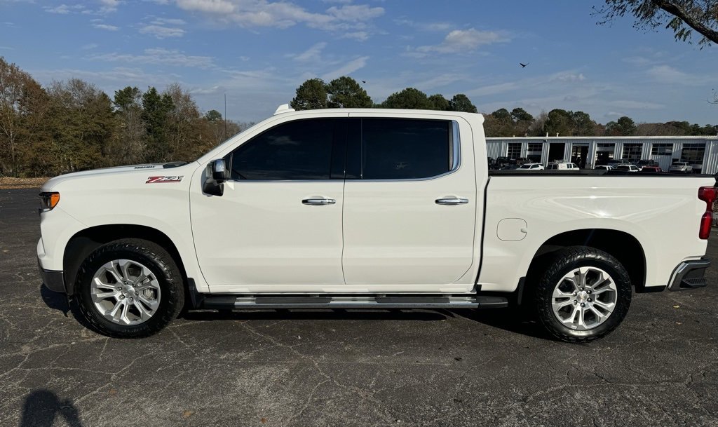 2023 Chevrolet Silverado 1500 LTZ photo 2
