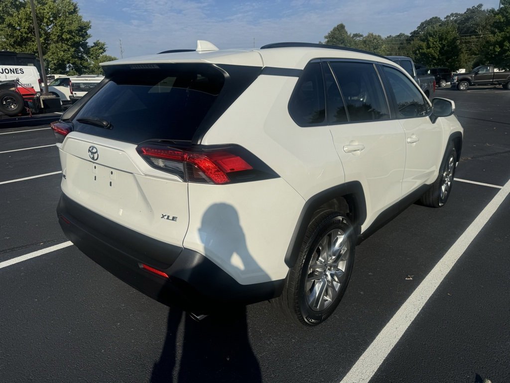 2021 Toyota RAV4 XLE Premium photo 2