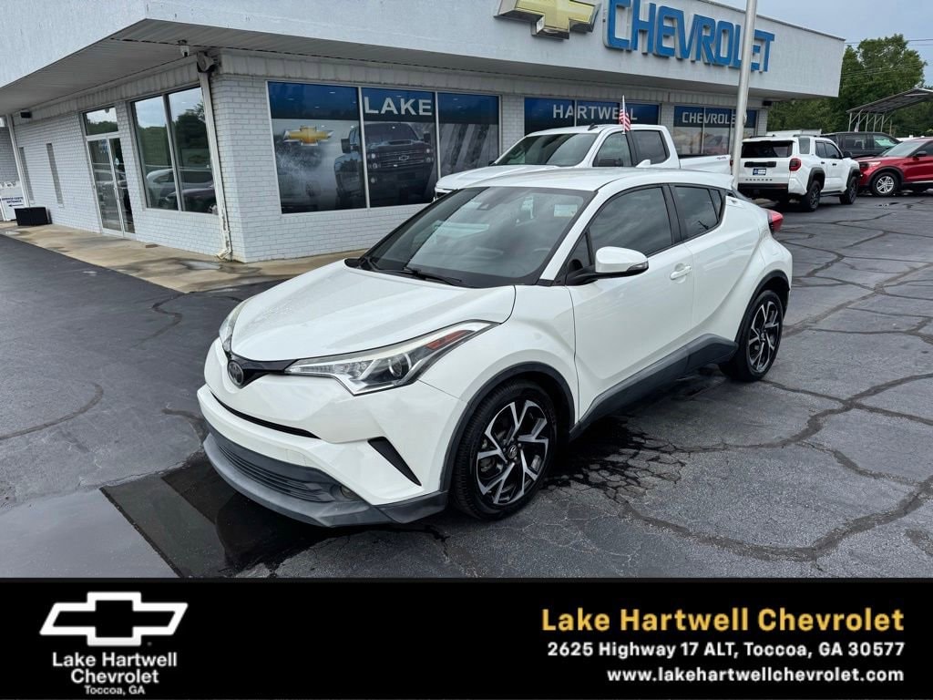 2018 Toyota C-HR XLE Premium's photo