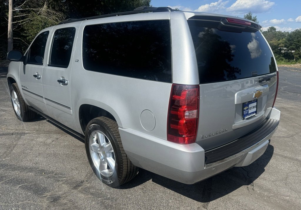 2013 Chevrolet Suburban LTZ photo 2
