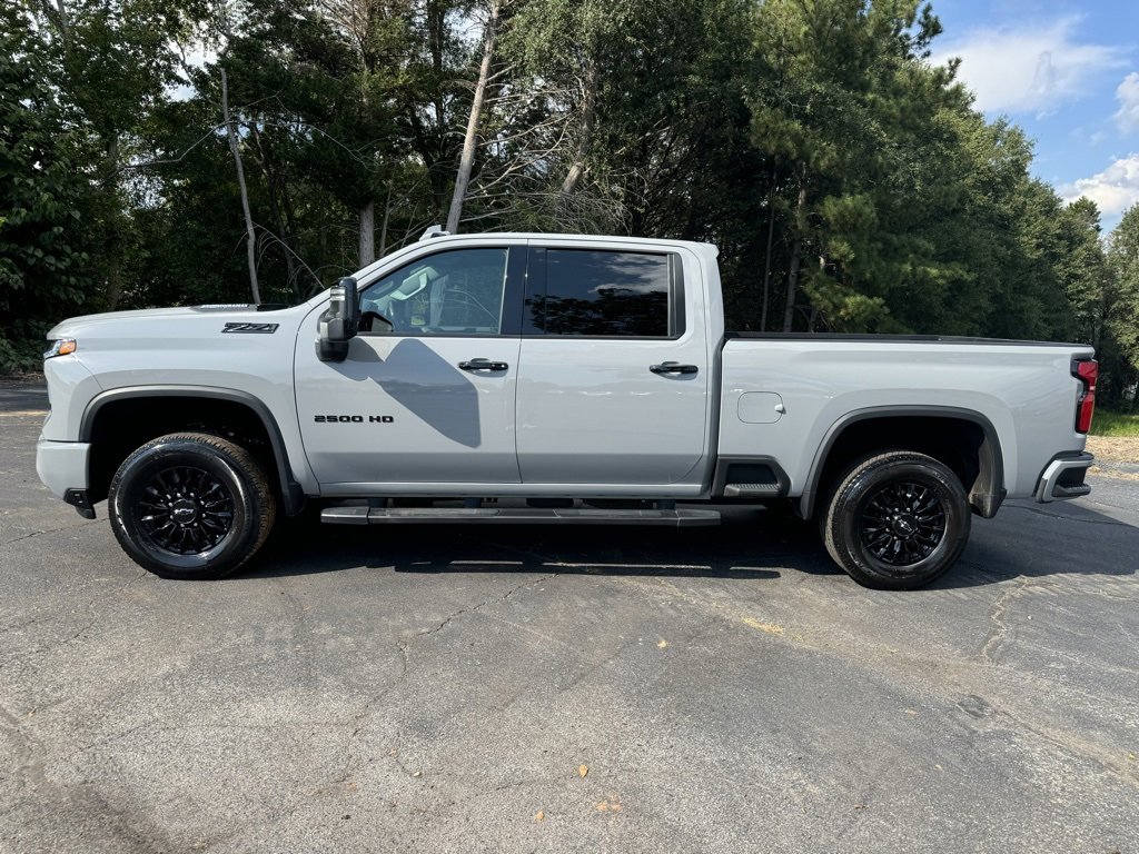 2024 Chevrolet Silverado 2500HD LTZ photo 2