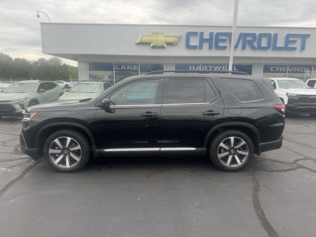 Used 2025 Honda Pilot Touring with VIN 5FNYG2H78SB000201 for sale in Toccoa, GA