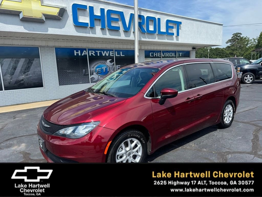 2023 Chrysler Voyager LX's photo