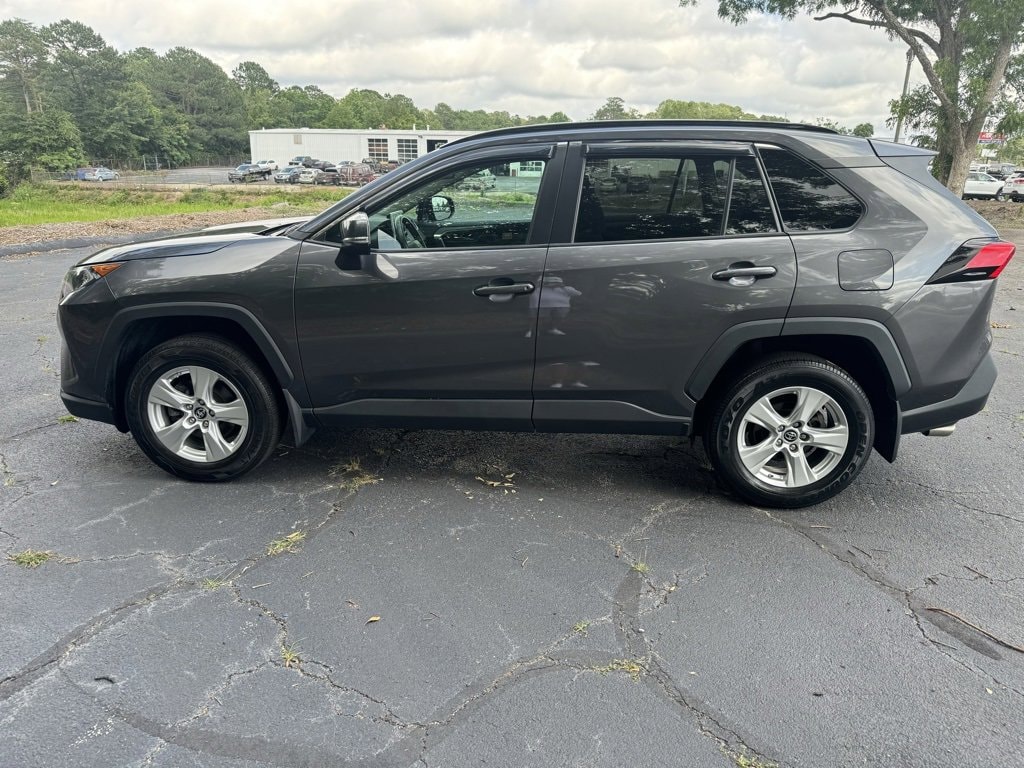 Used 2019 Toyota RAV4 XLE with VIN 2T3P1RFV2KW009476 for sale in Toccoa, GA