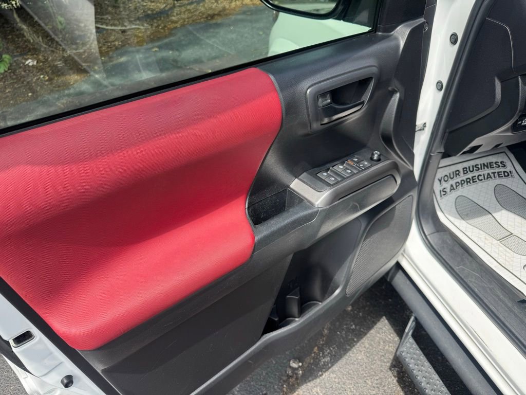 2022 Toyota Tacoma SR5 - Photo 17