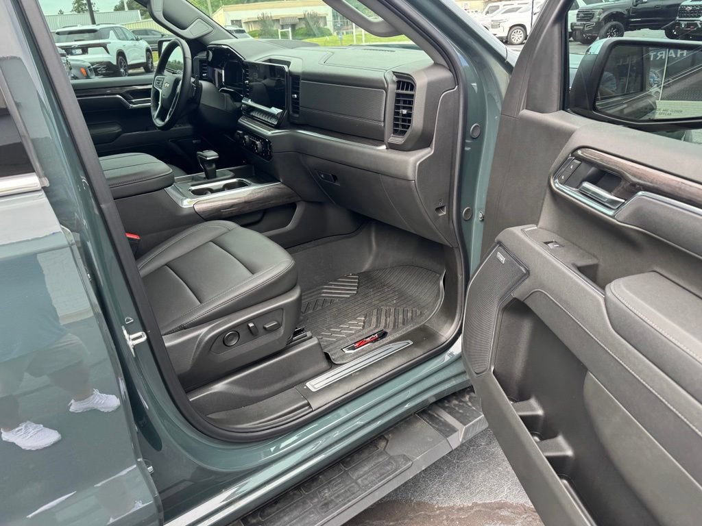 2025 Chevrolet Silverado 1500 LTZ - Photo 13