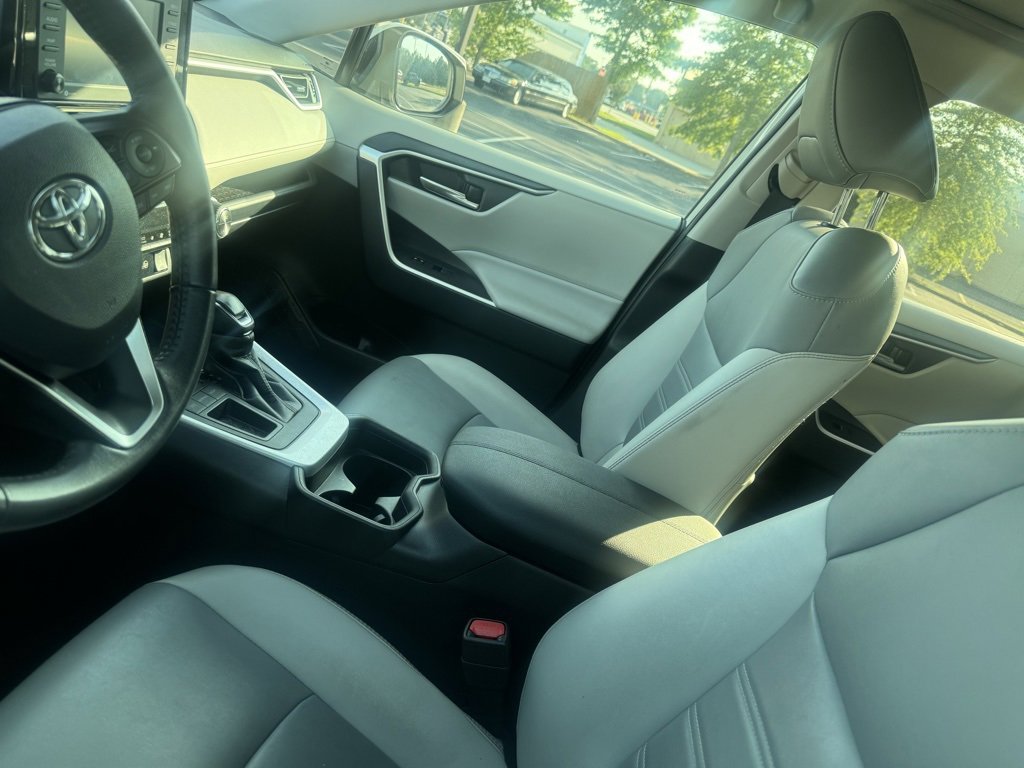 2021 Toyota RAV4 XLE Premium photo 3