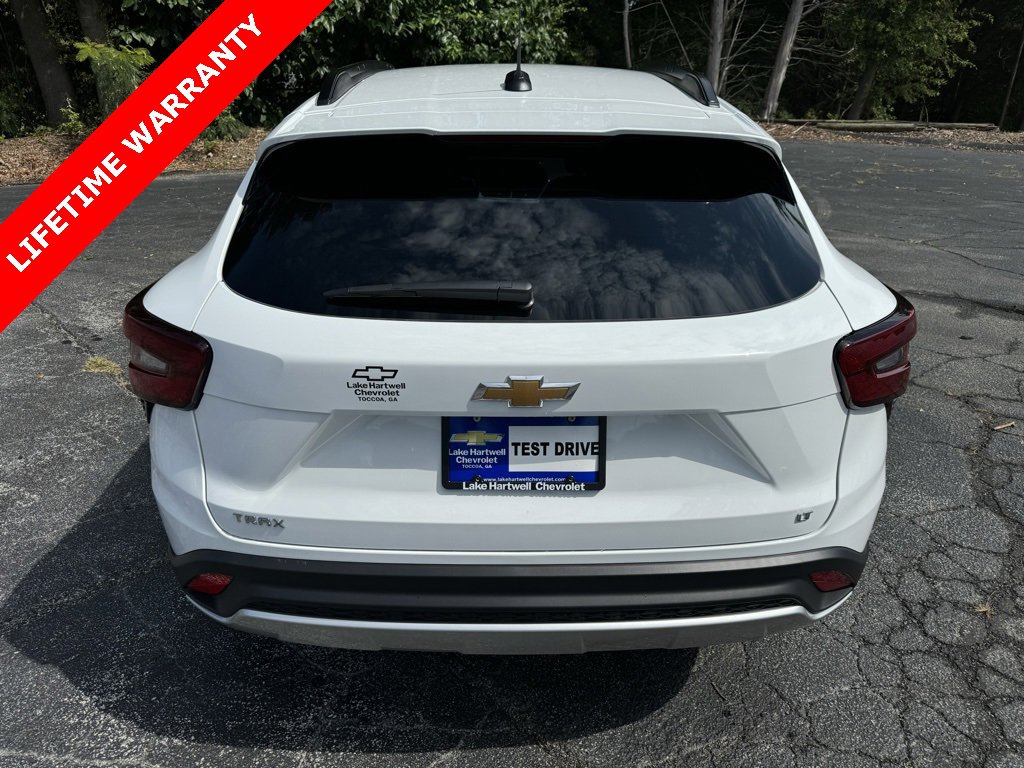 2025 Chevrolet Trax LT photo 3