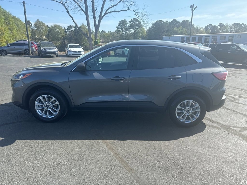 Used 2022 Ford Escape SE with VIN 1FMCU9G64NUA83315 for sale in Toccoa, GA