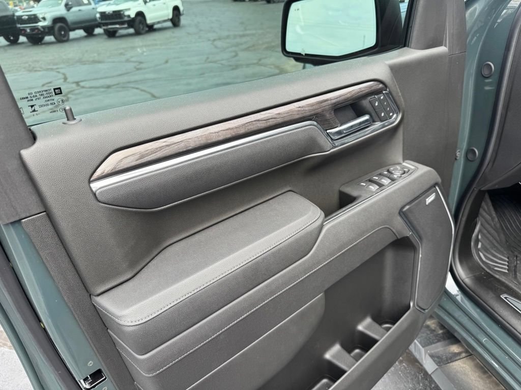 2025 Chevrolet Silverado 1500 LTZ - Photo 17