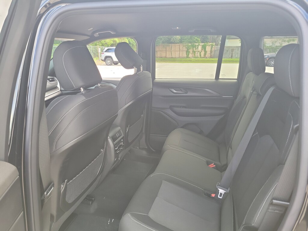 New 2025 Jeep Grand Cherokee Laredo Laredo 4x4