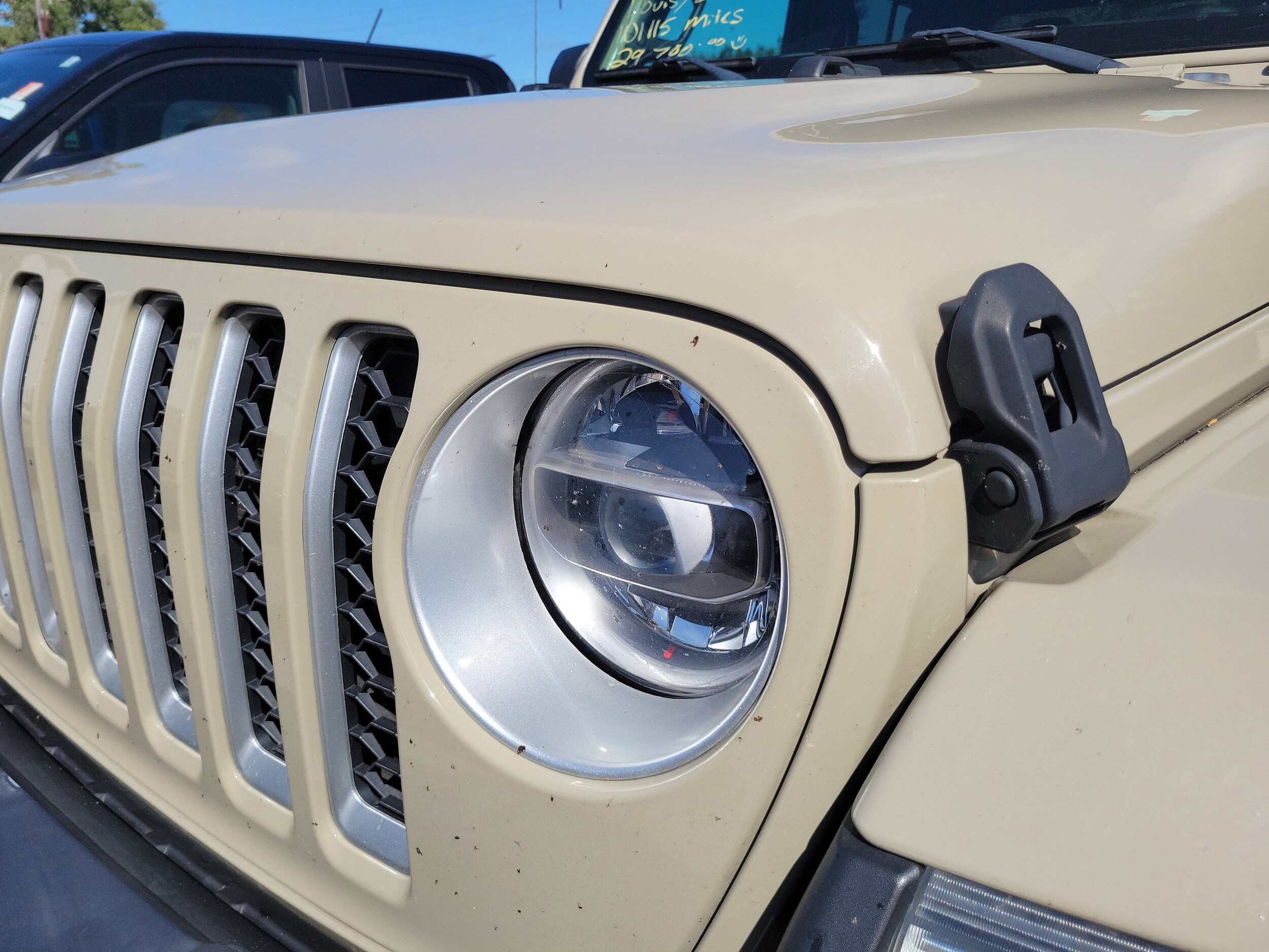 2022 Jeep Gladiator Overland photo 2