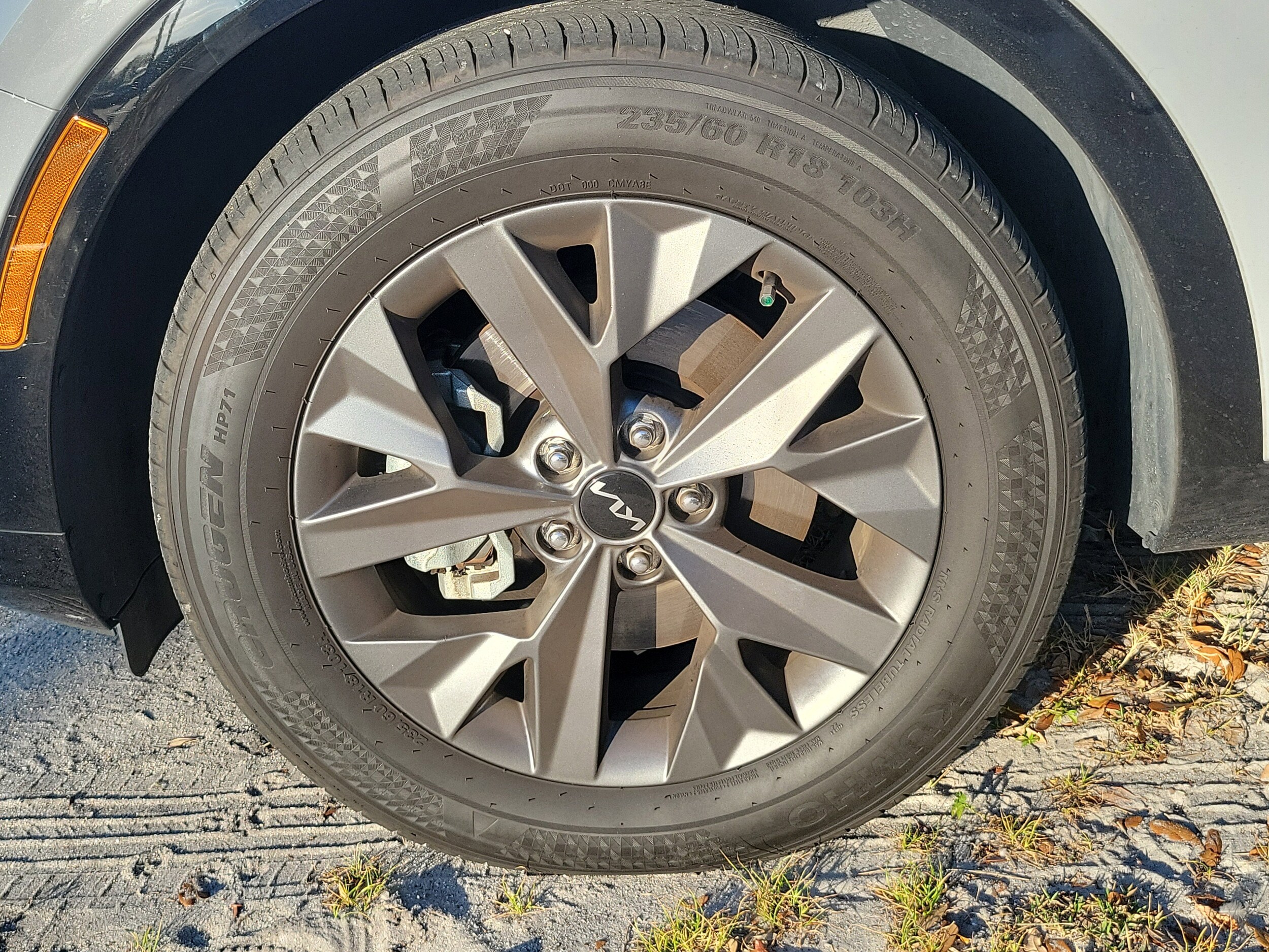 2024 Kia Sportage SX photo 2