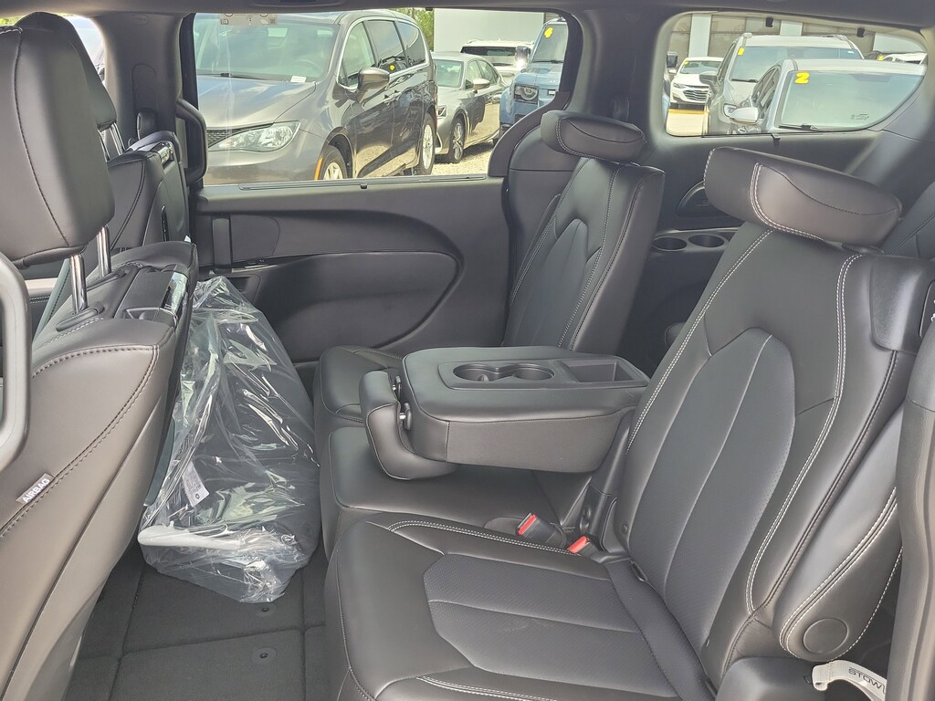 New 2025 Chrysler Pacifica Select Select FWD