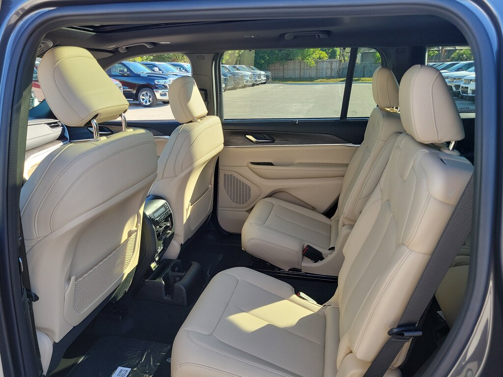 New 2025 Jeep Grand Cherokee L Limited Limited 4x2