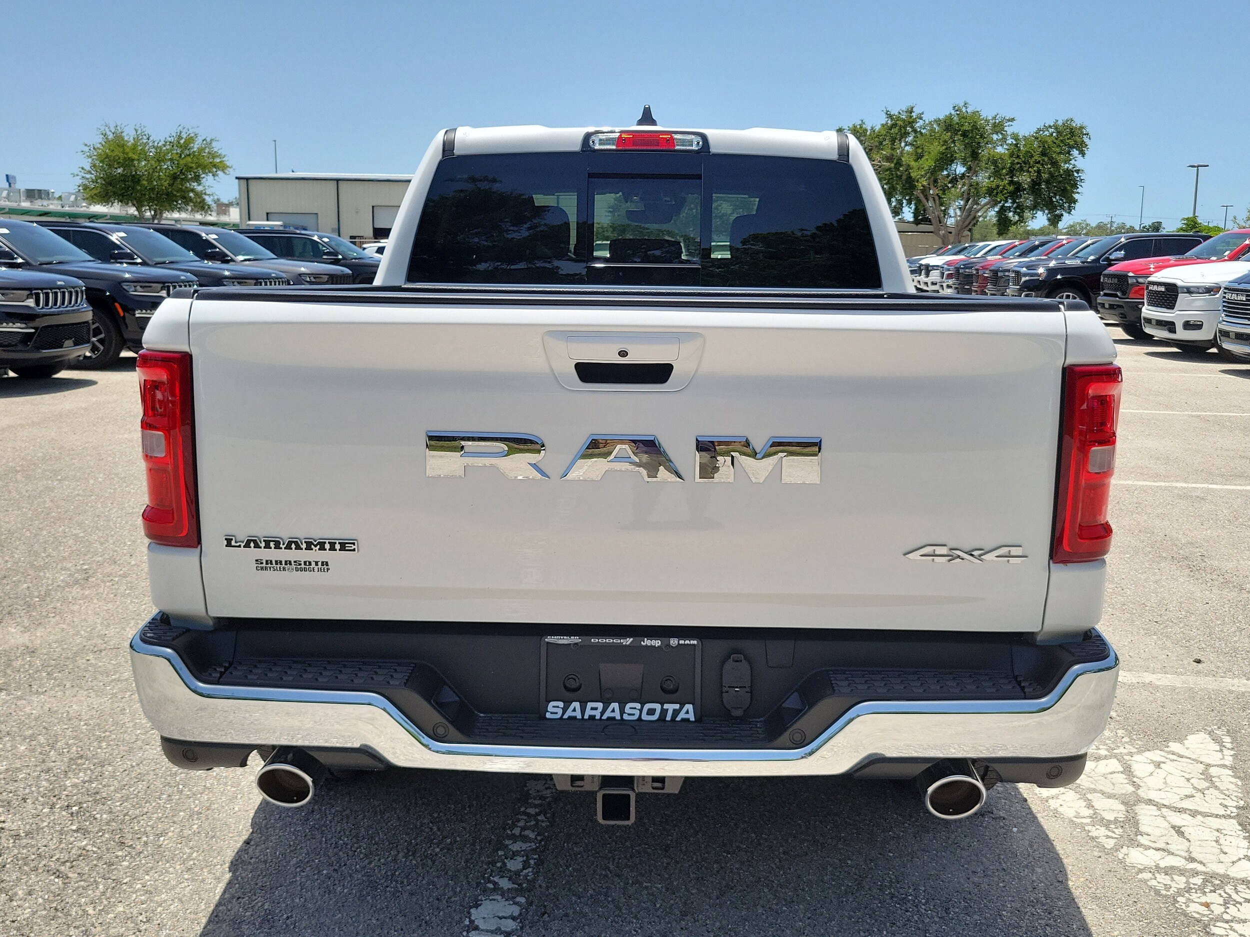 2025 Ram 1500 Laramie photo 3