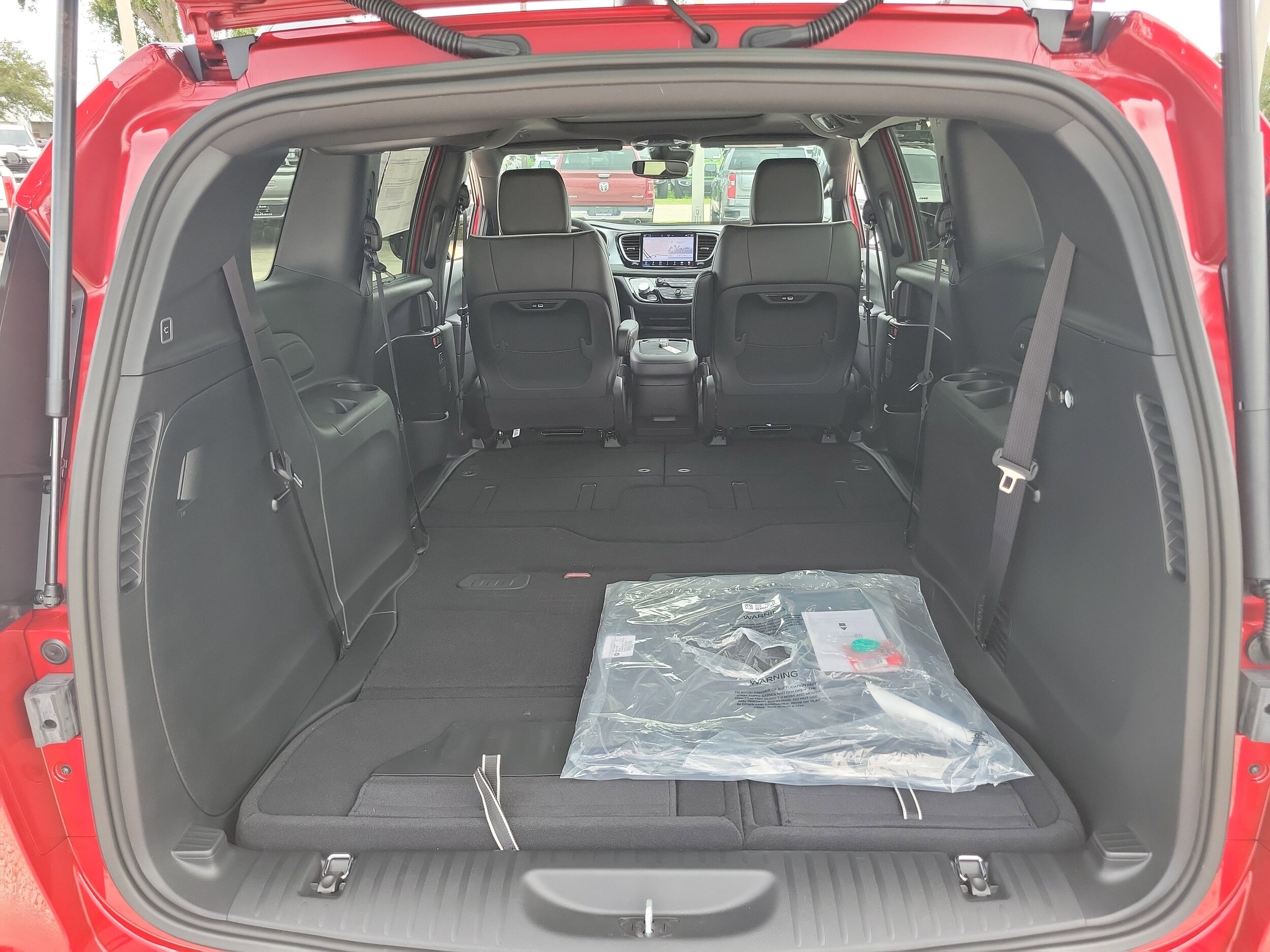 2026 Chrysler Pacifica Limited photo 3