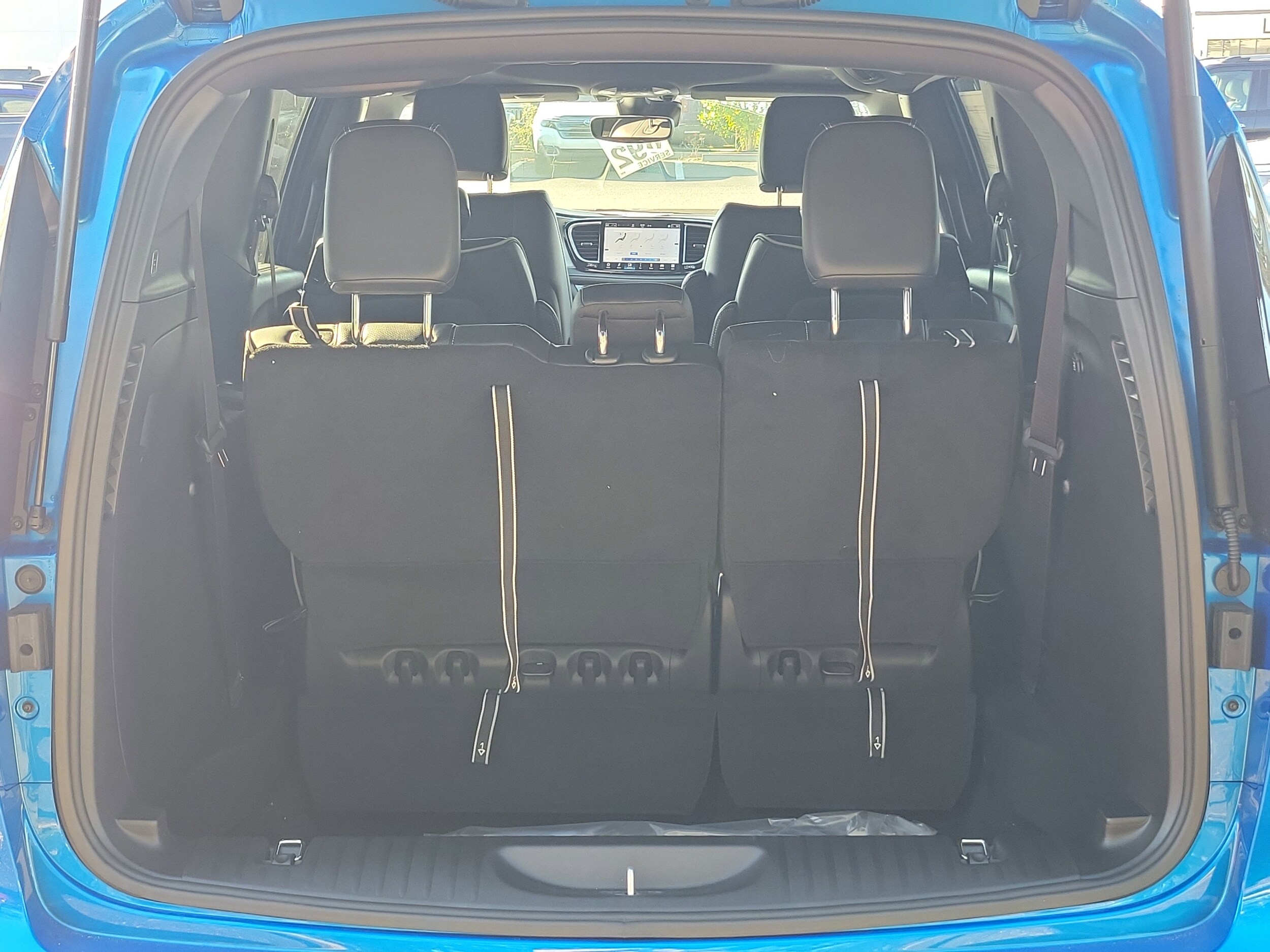 2026 Chrysler Pacifica Limited photo 2