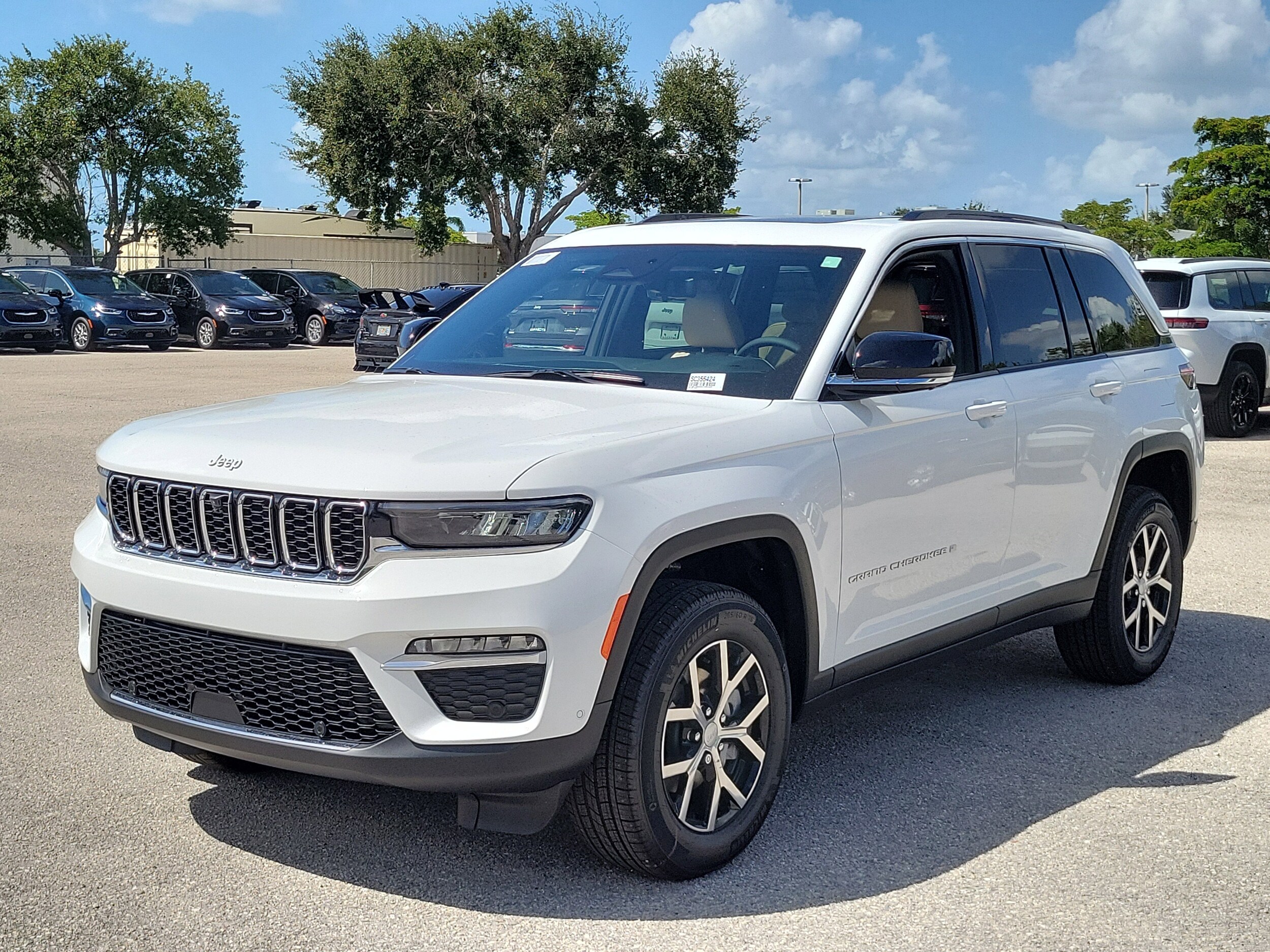 2025 Jeep Grand Cherokee Limited photo 2