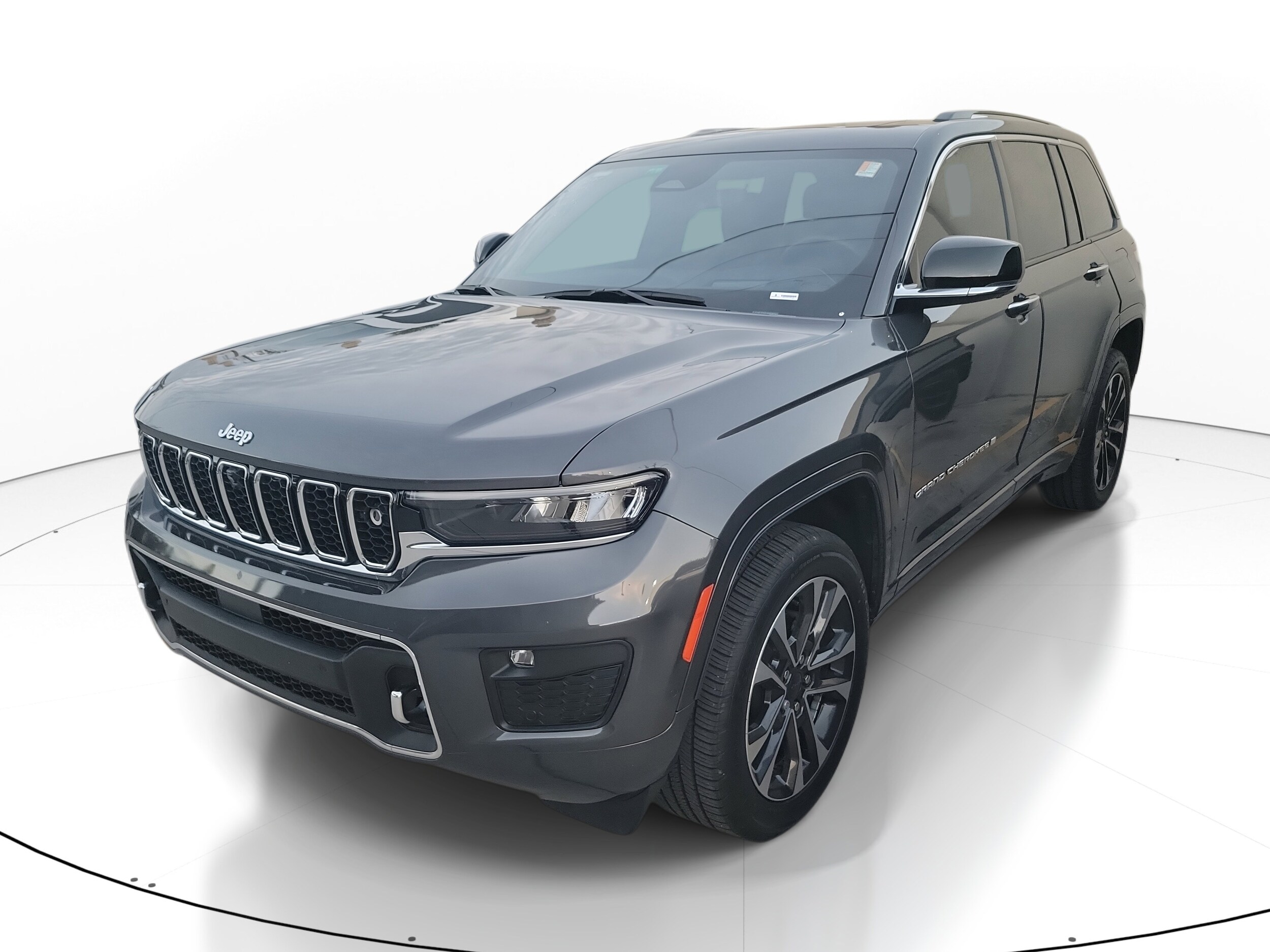 2022 Jeep Grand Cherokee Overland photo 2