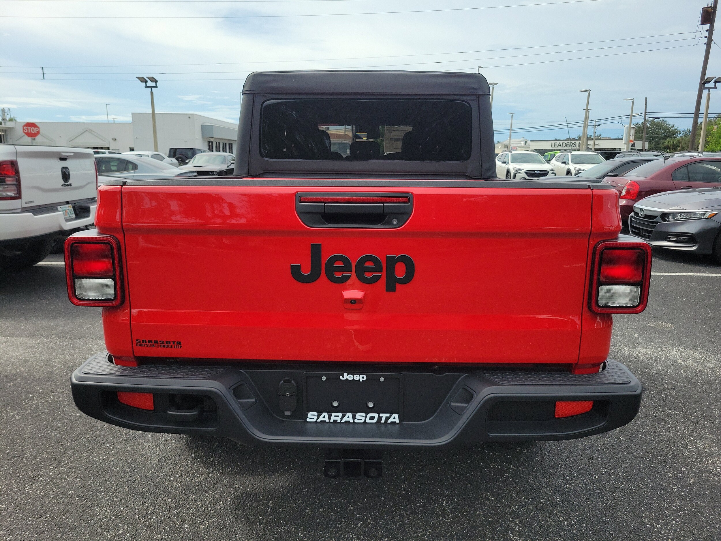 2025 Jeep Gladiator Sport S photo 2