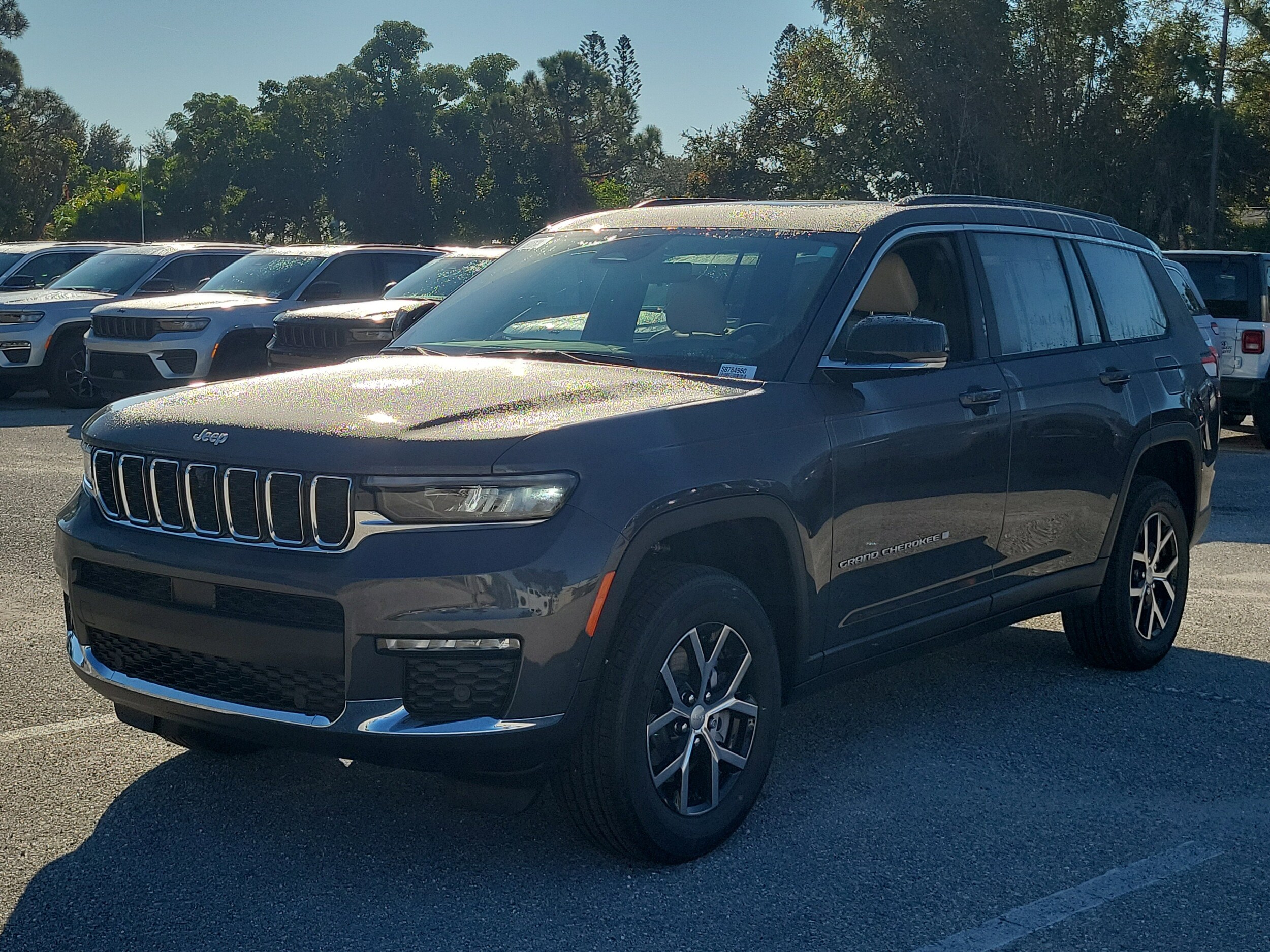 2025 Jeep Grand Cherokee Limited photo 2